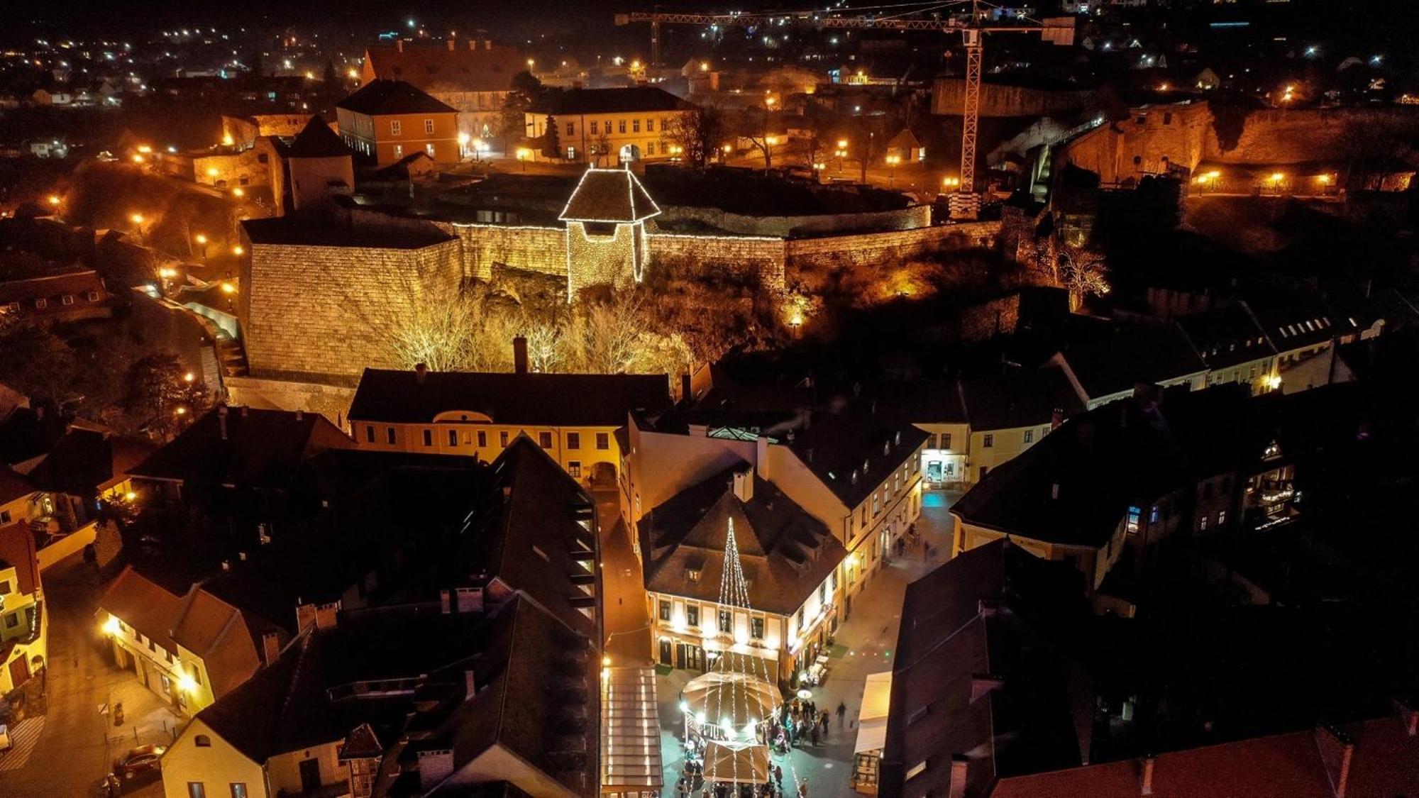 Eger Tower View Apartment ภายนอก รูปภาพ