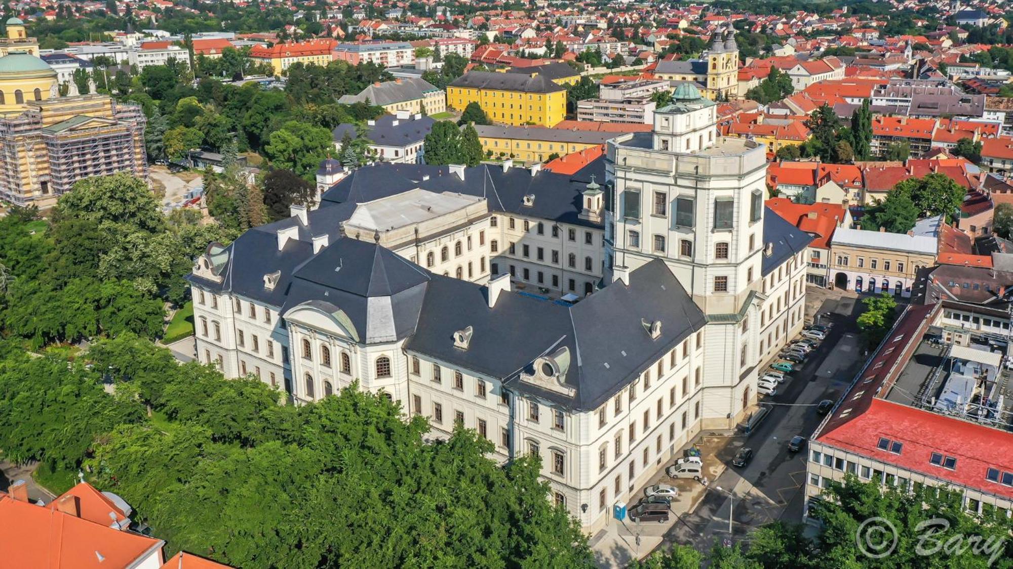 Eger Tower View Apartment ภายนอก รูปภาพ